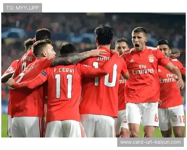 欧冠夜连出神剧情，球迷情绪高涨