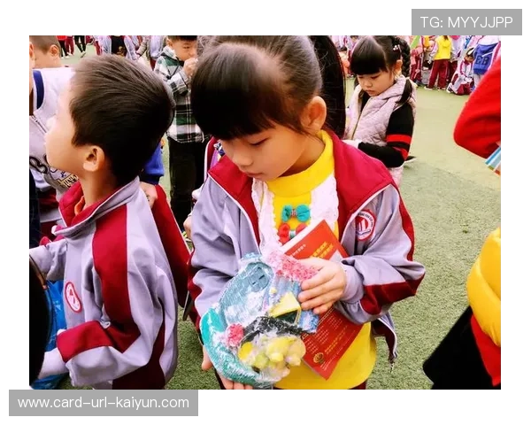 哈兰德被动员做慈善义卖，现场暖意满满