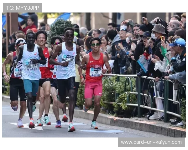 马拉松选手终点前拼搏镜头感动无数人 马拉松选手终点前拼搏镜头感动无数人